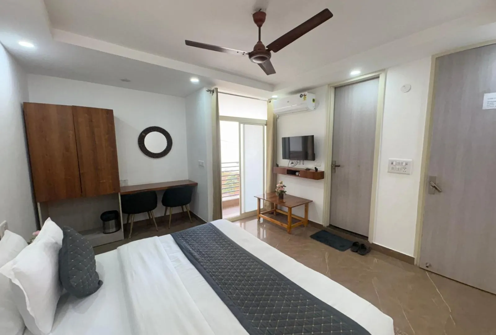 Hotel Jip Breezy Heights New Delhi 2*,  India