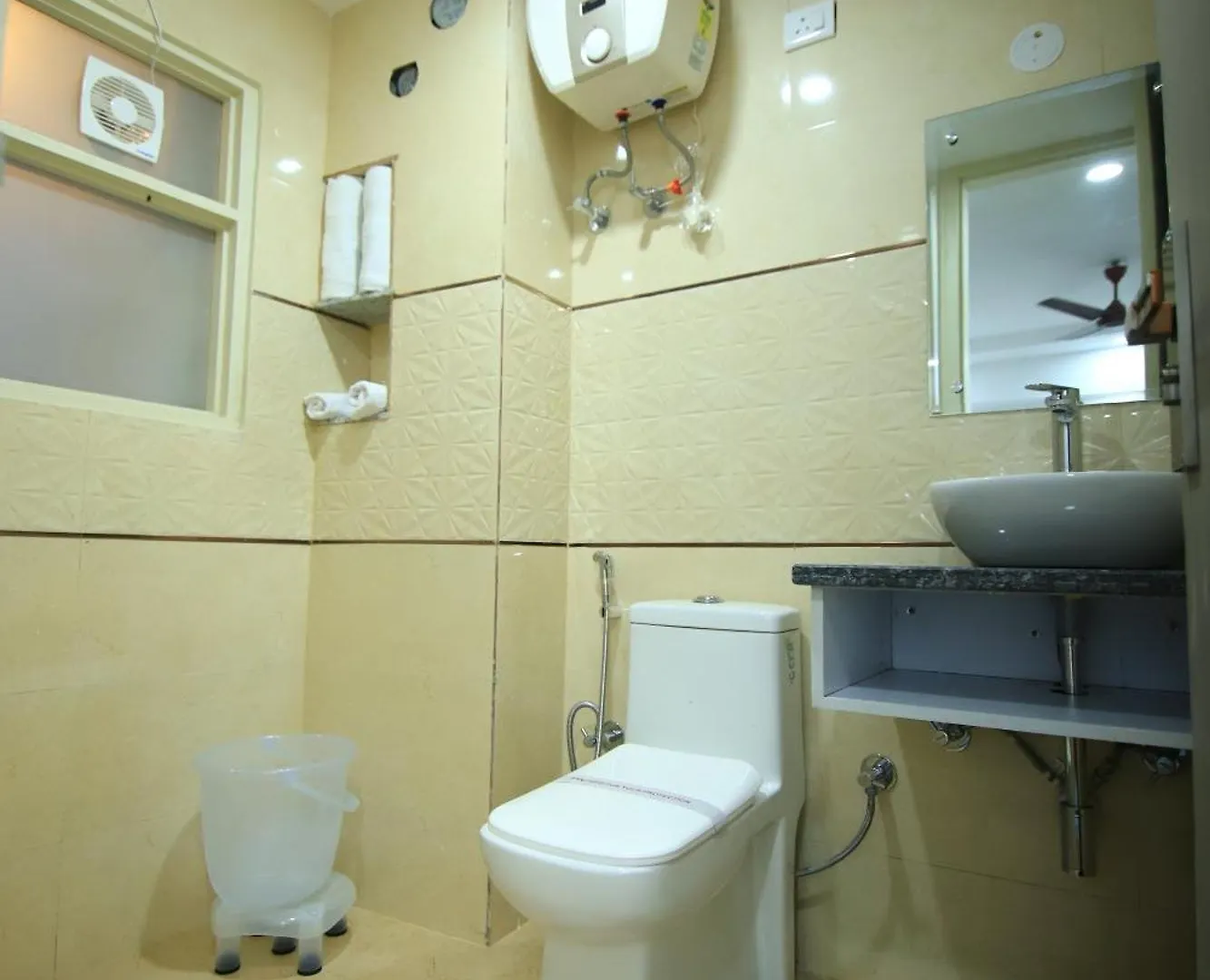 Hotel Jip Breezy Heights New Delhi 2*,  India