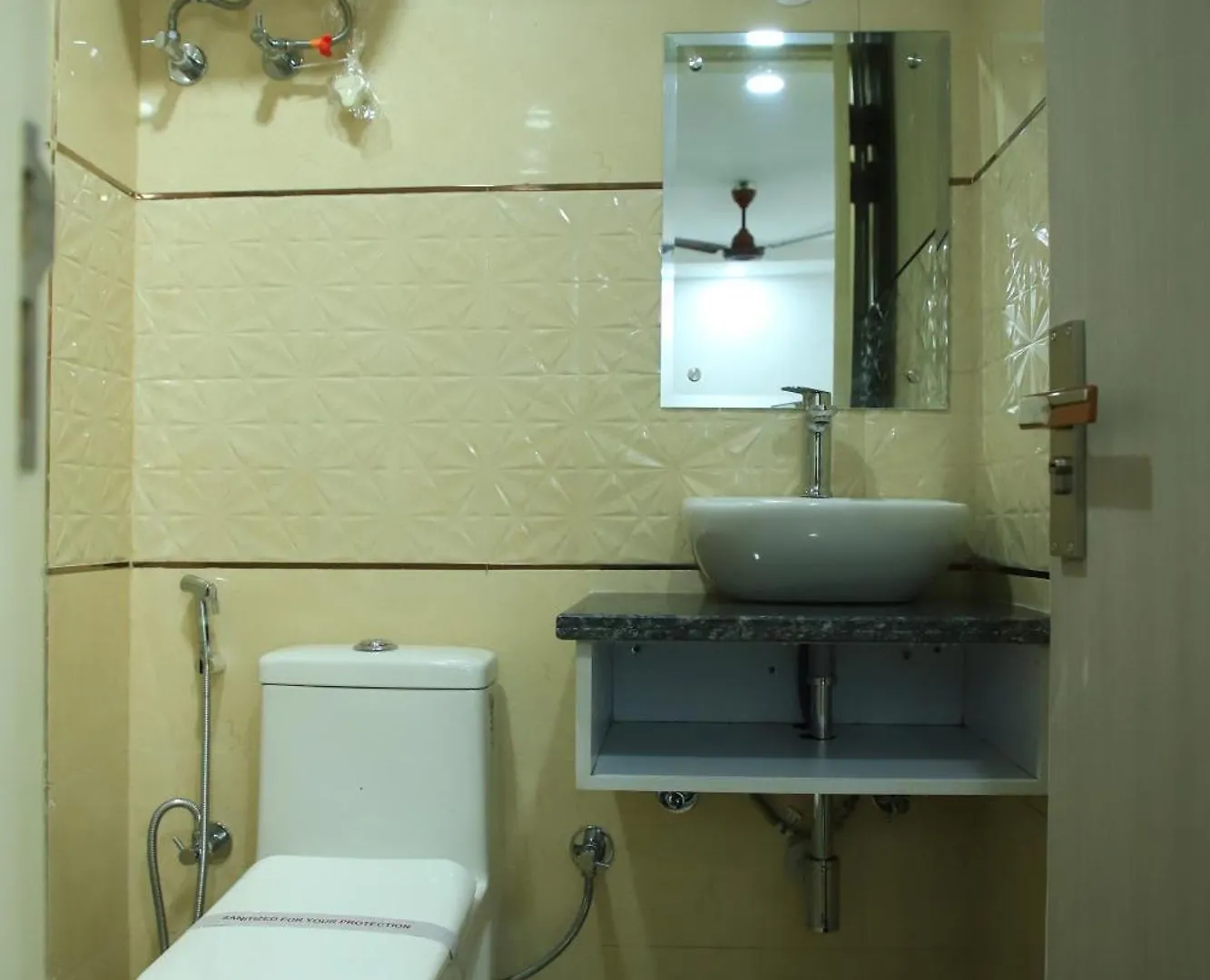 Hotel Jip Breezy Heights New Delhi