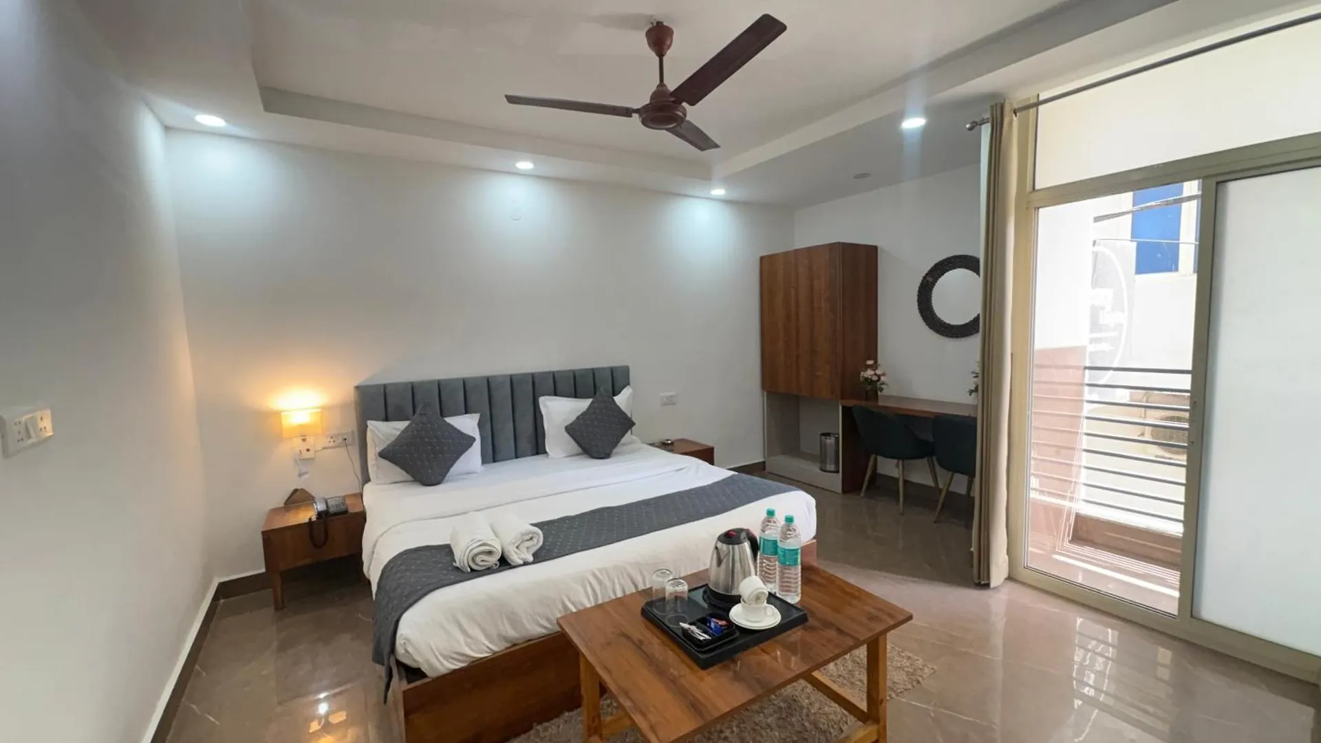Hotel Jip Breezy Heights New Delhi